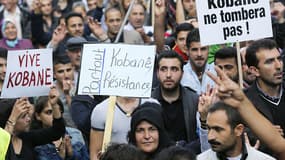 Les manifestant européens appellent les habitants de Kobané à la résistance et presse la communauté internationale à agir. 