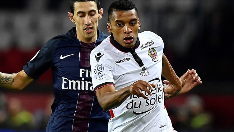 Le latéral de l'OGC Nice Henrique Dalbert souffre d'une entorse de l'épaule gauche après un choc contre le PSG d'Angel Di Maria.