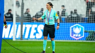 Stéphanie Frappart lors de la finale de la Coupe de France, le 7 mai 2022.