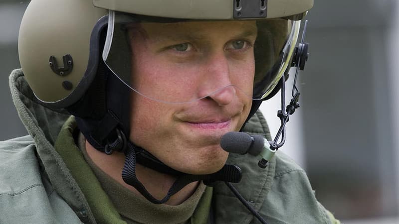 Le Prince William prenant part à des manoeuvres en hélicoptère au Canada en juillet 2011.