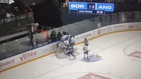 Le match de Ligue Magnus Bordeaux-Angers dégénère, le 25 octobre 2024.