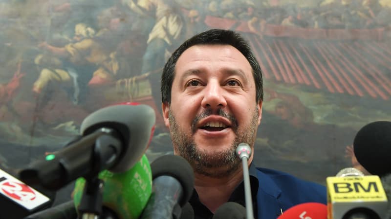 Le ministre de l'Intérieur italien Matteo Salvini, chef de file de la Ligue, le 11 février 2019 lors d'une conférence de presse à Rome après la victoire de sa coalition dans les Abruzzes.