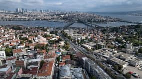 Cette vue aérienne le quartier historique de Fatih à Istanbul en Turquie, le 7 octobre 2024