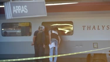 Les enquêteurs à l'oeuvre après l'attaque dans un Thalys, le 21 août 2015 à Arras