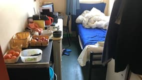 Dans un foyer du Val-de-Marne,lLa promiscuité rend difficile le confinement.