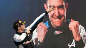La joie du Français Esteban Ocon, vainqueur au volant de son Alpine, du Grand Prix de Hongrie de Formule 1, le 1er août sur le circuit du Hungaroring à Mogyorod, près de Budapest