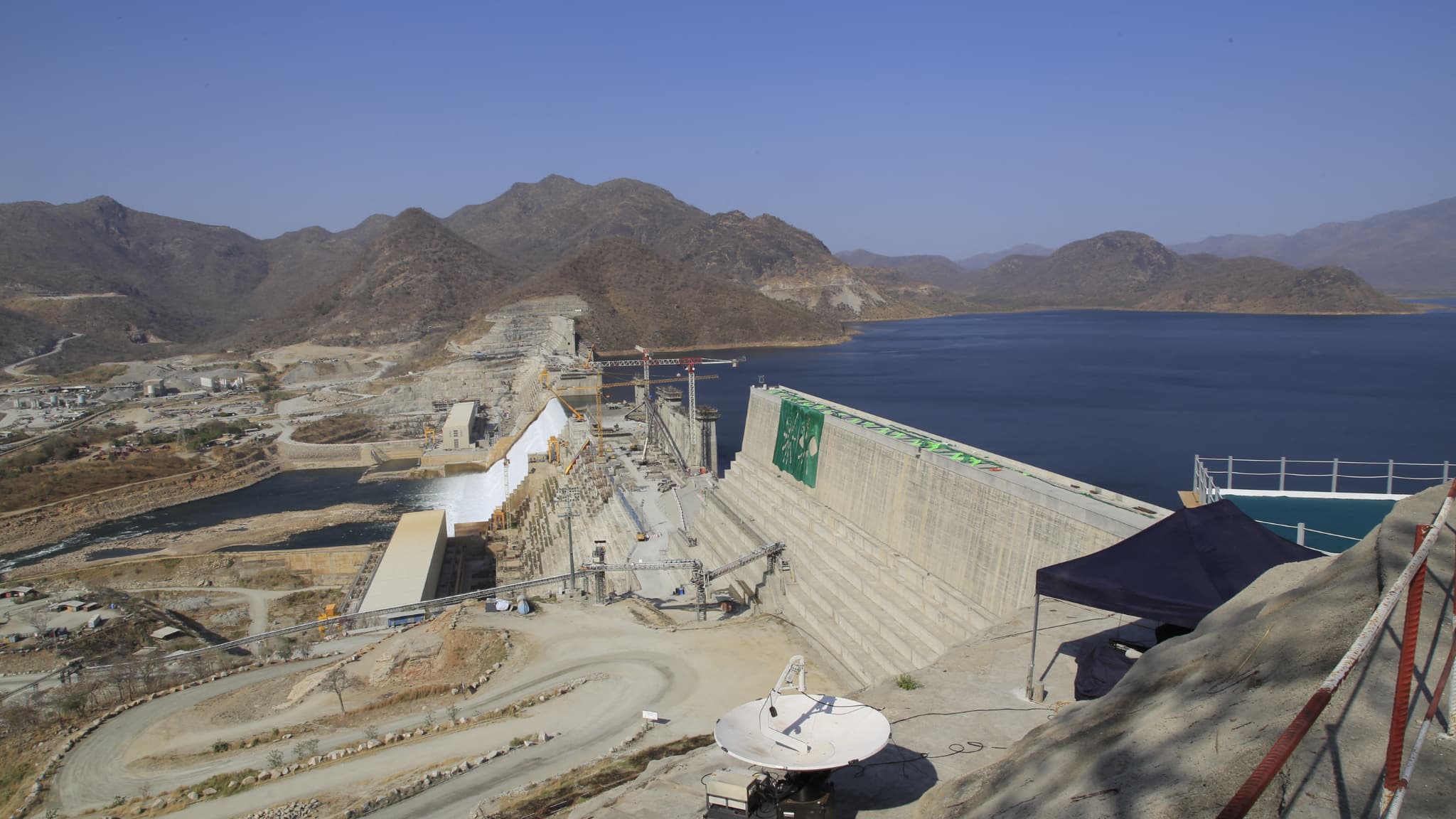 APRÈS 15 ANS DE TRAVAUX, L'ÉTHIOPIE S'APPRÊTE À INAUGURER SON MÉGA-BARRAGE SUR LE NIL, SOURCE DE VIVES TENSIONS AVEC LE VOISIN ÉGYPTIEN