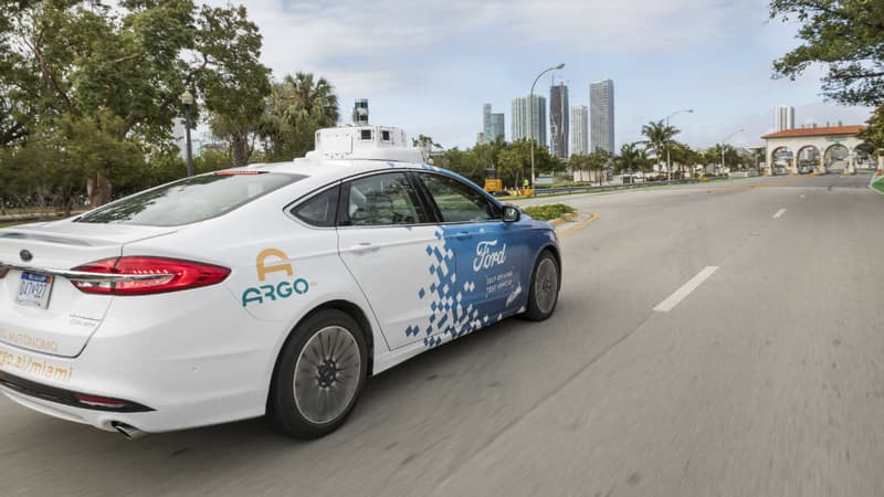 L'une des berlines Fusion autonome, qui sera utilisée par Ford dans sa flotte de voitures sans chauffeur à Miami.
