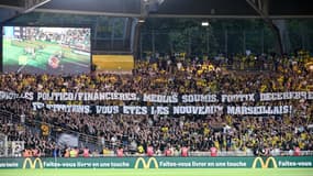 La banderole déployée par les supporters de Nantes pour le match contre le PSG à la Beaujoire, 17 août 2025