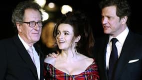 Helena Bonham Carter, entourée de Geoffrey Rush (à gauche) et Colin Firth, qui incarnent les rôles principaux du film "The King's Speech" (Le Discours d'un roi). Ce drame historique réalisé par Tom Hooper partira favori de la 83e édition des Oscars, pour