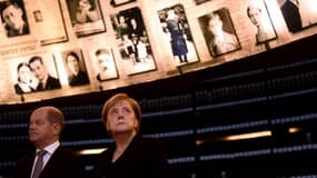 Angela Merkel lors de sa visite au mémorial de la Shoah à Jérusalem.
