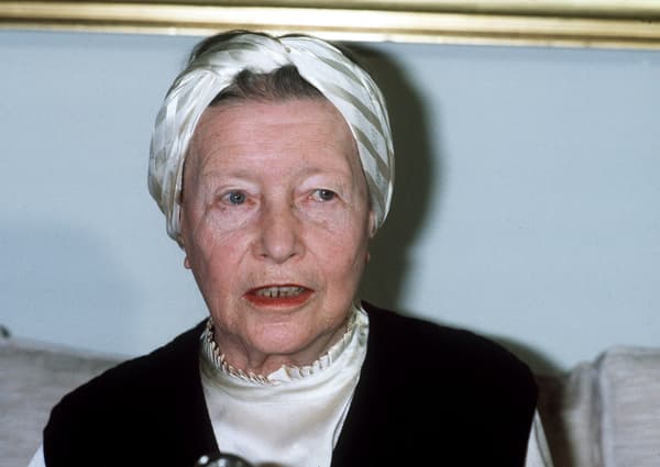 Simone de Beauvoir, figure éminente parmi les écrivaines, en 1983. 