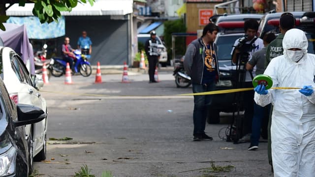 La police scientifique thaïlandaise sur les lieux de la première explosion, à Hua Hin, le 12 août