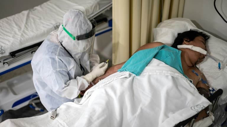 Une personne atteinte du Covid-19 dans un hôpital de Mexico, le 20 juillet 2020.