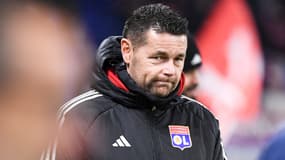 L'entraîneur Pierre Sage pendant un match de l'OL contre Montpellier en Ligue 1, le 4 janvier 2025