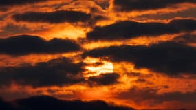 Le panache de fumée issu des feux de forêt au Canada était visible ce mardi 3 juin à Ablain-Saint-Nazaire dans le Pas-de-Calais.