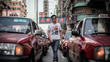 Des responsables des administrations du transport, de la sécurité, du commerce et de l'industrie ont investi les locaux d'Uber à Guangzhou (Canton)
