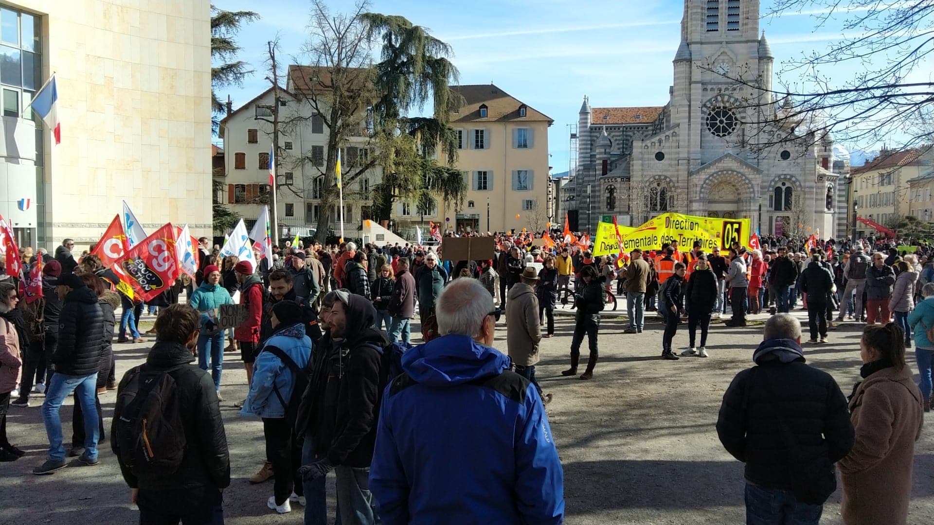 Les manifestants se regroupent à Gap pour la 10e journée de mobilisation contre la réforme des retraites. Les manifestants se regroupent à Gap pour la 10e journée de mobilisation contre la réforme des retraites.