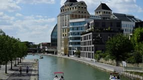 Des bateaux sur le canal de l'Ourcq à Pantin, en Seine-Saint-Denis, le 30 juillet 2022 
