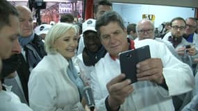 Marine Le Pen était en déplacement mardi 25 avril au marché de Rungis (région parisienne). 