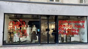 La vitrine du pop-up store du géant chinois de la fast fashion a été dégradée à Dijon.