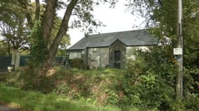 La maison dans laquelle une femme affirme avoir été séquestrée pendant cinq ans à Saint-Molf, le 22 octobre 2025.