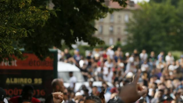 Une marche blanche à Beaumont-sur-Oise, dans le Val-d'Oise, en hommage à Adama Traoré