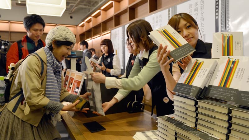 L’idée est d’obliger les acheteurs à aller dans les librairies de quartier pour être parmi les premiers à découvrir l’ouvrage.