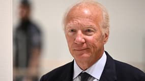 Brice Hortefeux arrive au tribunal de Paris le 25 septembre 2025.