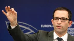 Le ministre chargé de la Consommation Benoît Hamon a déclaré que les premiers résultats des contrôles menés après la découverte de viande de cheval dans des plats cuisinés à base de b?uf ont révélé le caractère très répandu de la fraude. Le fait que la pr