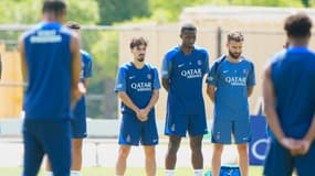 Vitinha et les joueurs du PSG lors de la minute de silence en hommage à Diogo Jota et André Silva le 3 juillet 2025 à Atlanta