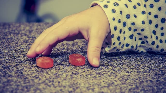 Les Gestes A Connaitre Pour Sauver Un Enfant Qui S Etouffe