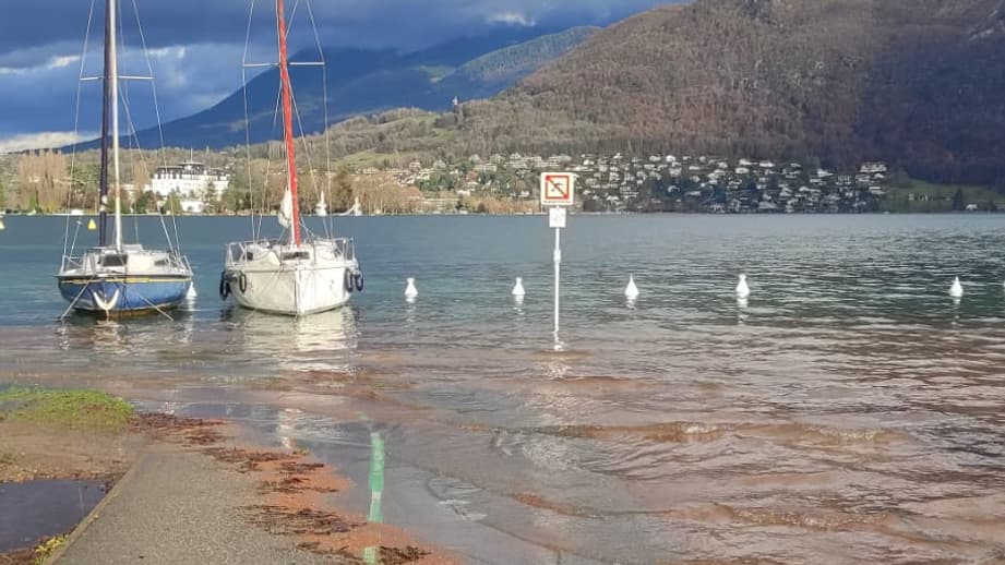 Le lac d'Annecy ce mercredi 13 décembre 2023. 
