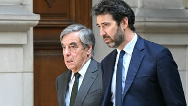 L'ex-Premier ministre français Francois Fillon (g) et son avocat Antonin Levy à la cour d'appel de Paris, le 29 avril 2025