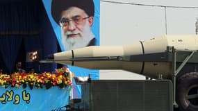 Un camion transporte un missile Sejil lors de la parade militaire annuelle à Téhéran, le 17 avril 2012.