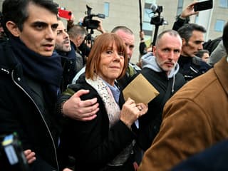 Gisele Pelicot quitte le tribunal d'Avignon à l'issue des quatre mois du procès des viols de Mazan, le 19 décembre 2024.