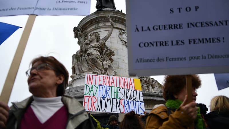 Une manifestation à l'occasion de la Journée internationale des droits des femmes le 8 mars 2017 à Paris