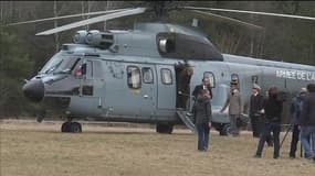 A320: Hollande et Merkel arrivent à Seyne-les-Alpes après avoir survolé la zone du crash
