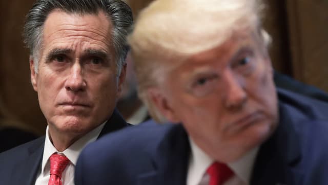 Mitt Romney et Donald Trump le 22 novembre 2019 lors d'une réunion sur le vapotage chez les jeunes. 