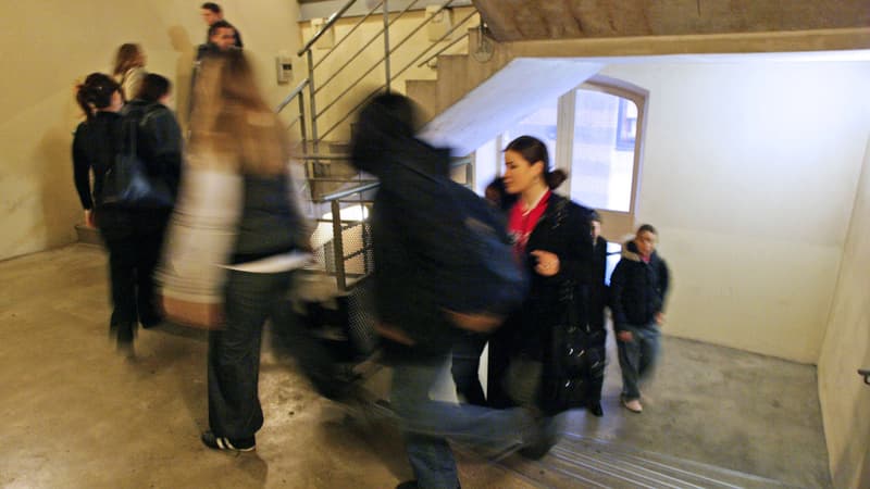 Des étudiants se rendent en cours, le 04 mars 2004 à l'Université Lyon 3. (illustration)