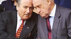 Sepp Blatter aux côtés de son prédécesseur à la tête de la FIFA, Joao Havelange, ici en 1998.