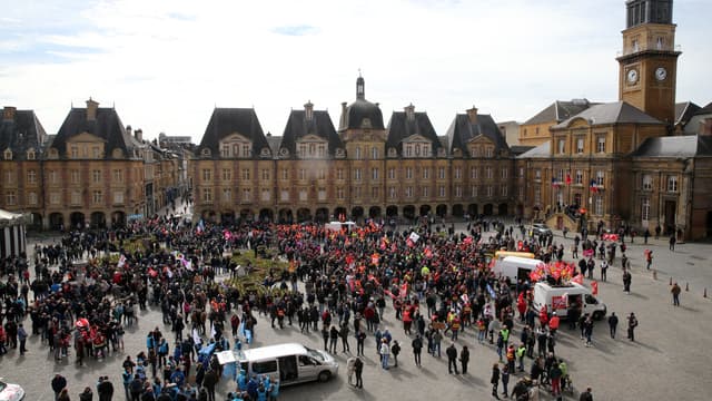 Environ 4000 personnes ont manifesté ce mardi 28 mars 2023 à Charleville-Mézières (Ardennes) contre la réforme des retraites. 