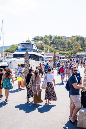 "On attend que l’été passe": ces riverains qui suffoquent face au tourisme de masse