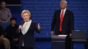 Hillary Clinton et Donald Trump, lors de leur deuxième débat présidentiel, le 10 octobre 2016.