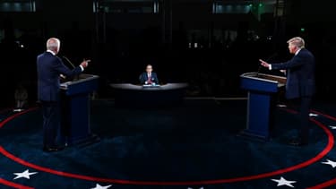Le président américain Donald Trump (à droite) et le candidat démocrate Joe Biden lors du débat télévisé à Cleveland, Ohio (Etats-Unis), le 29 septembre 2020 (Photo d'illustration)