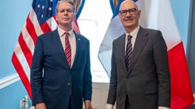Le secrétaire au Trésor américain Scott Bessent (à gauche) et le ministre français des Finances Roland Lescure