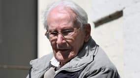 Oskar Grôning, ancien comptable d'Auschwitz, à l'ouverture de son procès le 21 avril 2015 à Lünebourg, en Allemagne.