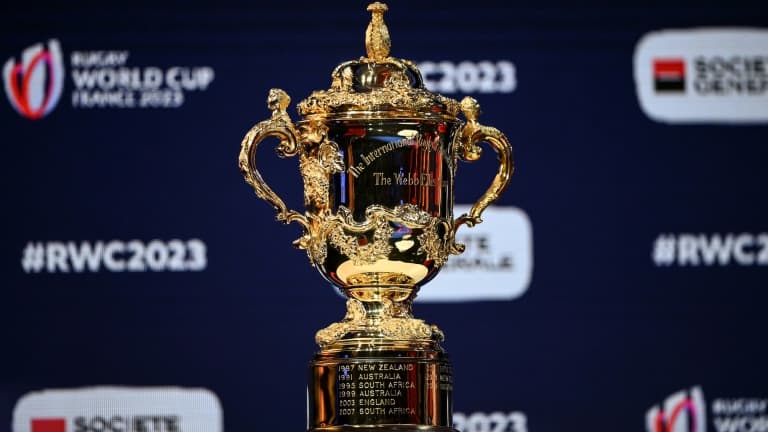 Trophée de la Coupe du monde de rugby 2023 présenté à Paris le 14 décembre 2020