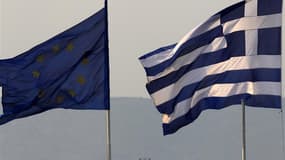 Les 27 pays de l'Union européenne réunis en conseil informel à Bruxelles ont adopté un texte rappelant leur volonté de voir la Grèce rester dans la zone euro, malgré la crise qu'elle traverse. /Photo d?archives/REUTERS/Yannis Behrakis