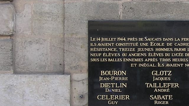 Plaque apposée en honneur des 13 résistants, à quelques pas du lycée Montaigne de Bordeaux où ils étaient élèves.